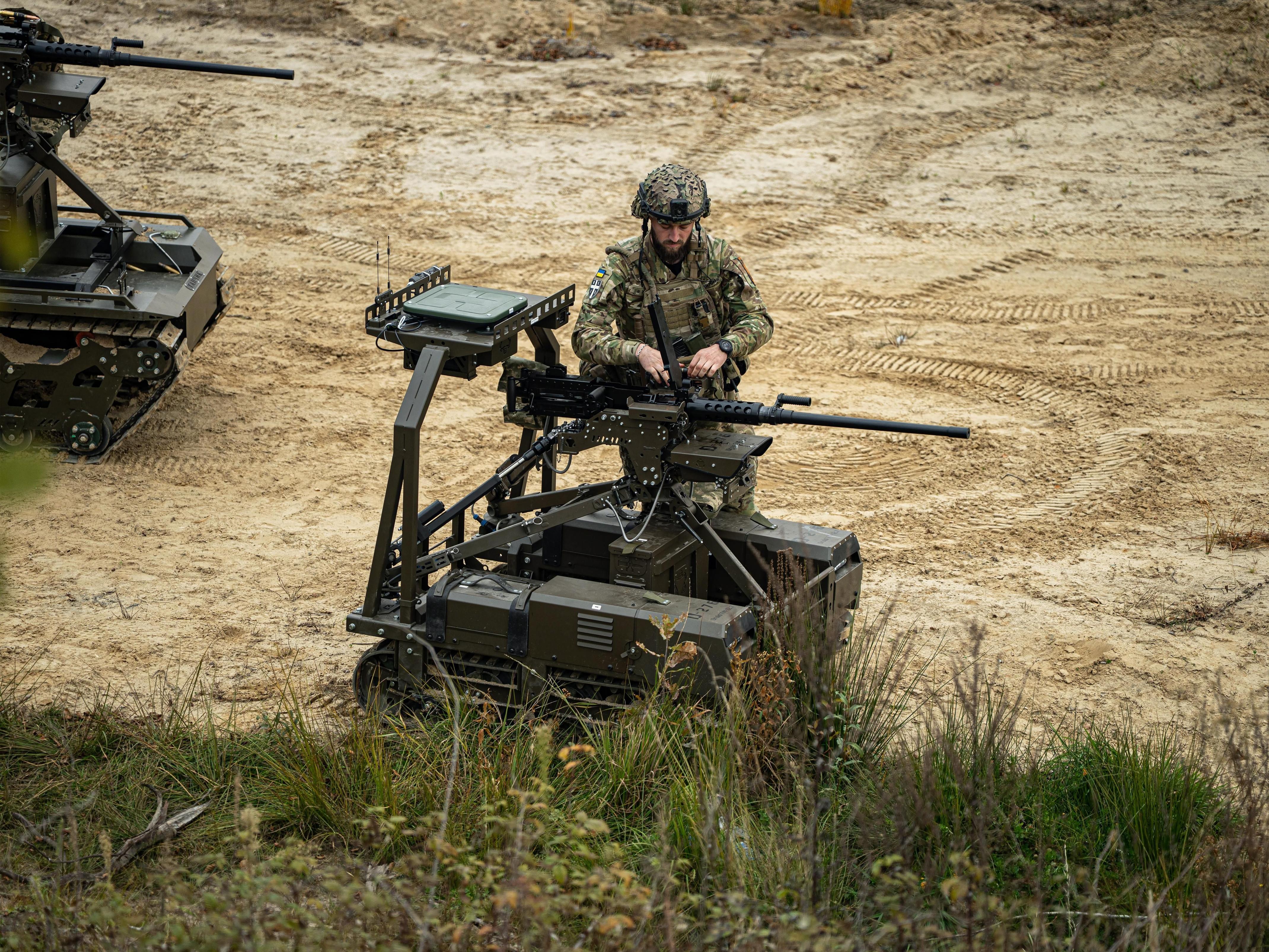 Stealth Ukraine Ground Drones Hunt In the Dark[🤖🇺🇸]