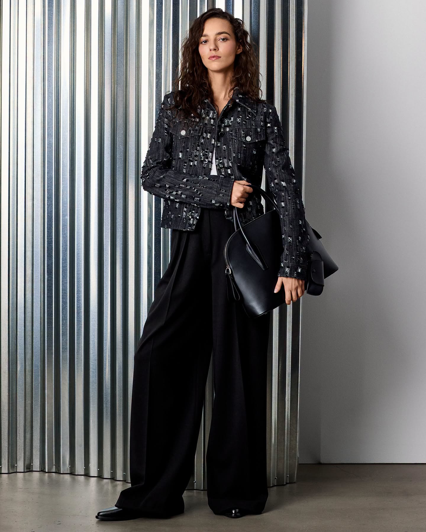 Frayed detailing reimagines the tried-and-true denim jacket and denim skirt for Pre-Fall 2026.

#MichaelKorsCollection

Photogra [🆕🇺🇸]
