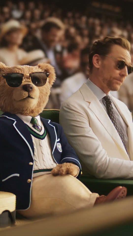 Rufus the Hawk watches over #TomHiddleston and the #PoloBear on Centre Court as they enjoy the matches of Wimbledon.

#RLTennis  [🆕🇺🇸]