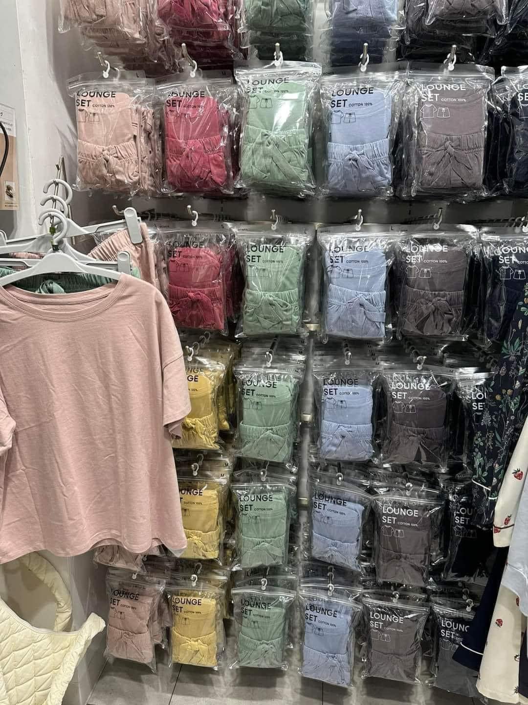 [🆕🇻🇳] Shop mẹ bé Hồng Ánh authenic 😎❤️️⭐️ Deal duy nhất giá phát lộc cho hôm nay !!! Bộ cộc cotton siêu mềm , mát cả nam và nữ ! 
 Giá sale hôm nay !!!!!! #250k 
  từ size xl + #10k
 Chụp ảnh màn h , shares-0✔️ , likes-8❤️️ , date-2024-06-11 08:10:07🇻🇳🇻🇳🇻🇳📰🆕