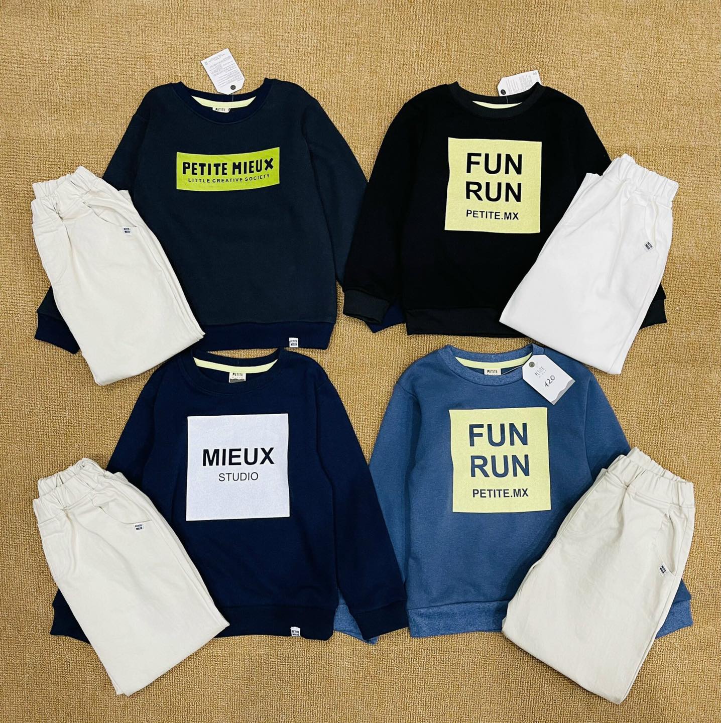 [🆕🇻🇳] Xoài’s Corner, các mẹ sẽ tìm được những món đồ phù hợp cho các bé 😎❤️️⭐️  170k
 Set Bộ Petite xuất hàn bé trai!!!!
 Áo chất da cá dày dặn, mịn đẹp. Quần kaki co giãn, cạp chun mềm bé mặc rất thoải mái.
 -Sz 105-150
 , shares-0✔️ , likes-3❤️️ , date-2022-10-15 06:13:19🇻🇳🇻🇳🇻🇳📰🆕