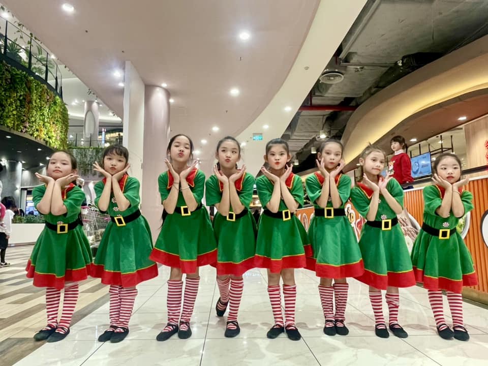 [🆕🇻🇳] Top1StarKids ⭐ ☀ ⚡ Vẫn tại Trung tâm thương mại Aeon mall Hà Đông các bạn nhỏ Sao tuổi thơ tiếp tục làm bùng cháy sân khấu với những điệu nhảy sôi  , shares-0✔️ , likes-0❤️️ , date-2022-12-17 14:25:40🇻🇳🇻🇳🇻🇳📰🆕