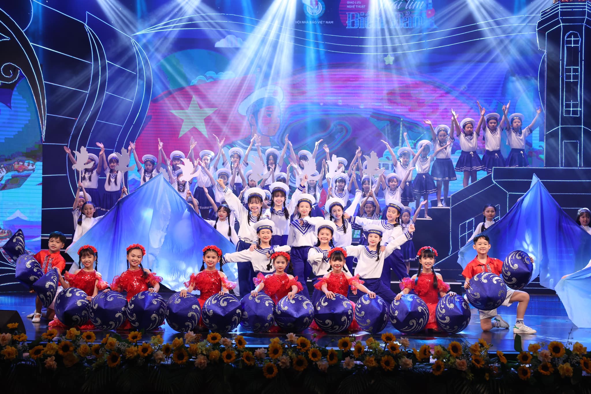 [🆕🇻🇳] Top1StarKids ⭐ ☀ ⚡ Sắc màu của biển đảo thật lung linh, một bức tranh thật đẹp với phần biểu diễn của các bạn nhỏ CLB Nghệ thuật Sao tuổi thơ trong , shares-0✔️ , likes-1❤️️ , date-2023-03-14 00:50:48🇻🇳🇻🇳🇻🇳📰🆕