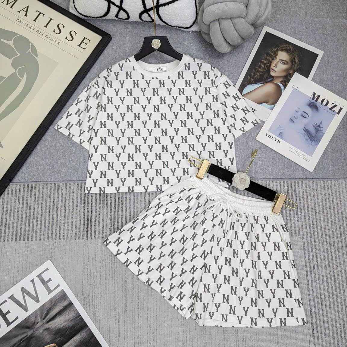 [🆕🇻🇳] Lita Outfits – Quần Áo Vnxk😎❤️️⭐️ Sét bộ NY in tràn cổ tròn croptop. Nhìn thôi cũng đã thấy mát mắt, nhẹ nhàng mà vẫn sang chảnh.
 Em ý đẹp lắm ấy, mặc ở nhà hay đi chơi đều xinh và khoẻ kh , shares-0✔️ , likes-2❤️️ , date-2023-04-20 00:58:27🇻🇳🇻🇳🇻🇳📰🆕