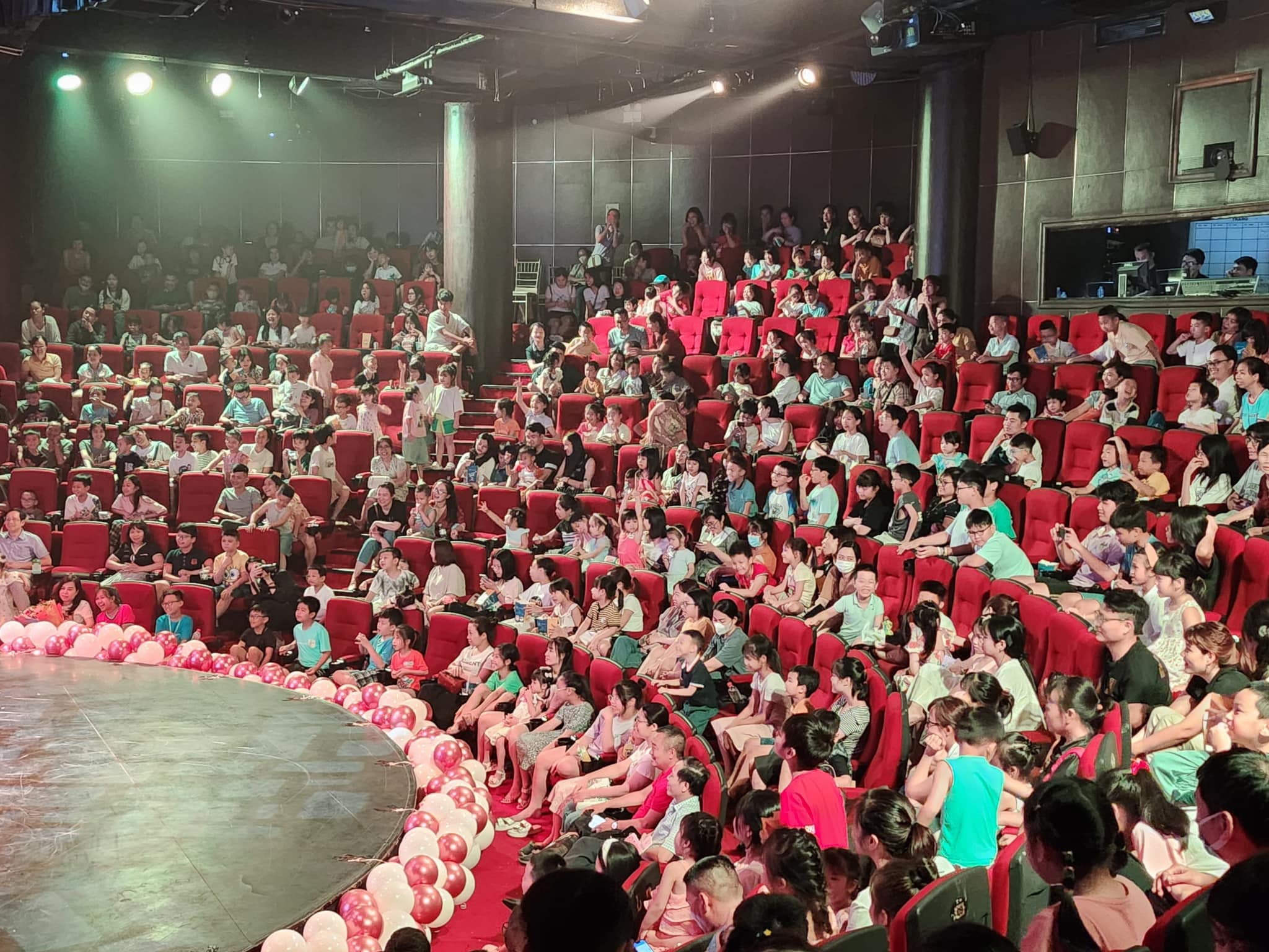 [🆕🇻🇳] Top1StarKids ⭐ ☀ ⚡ Kết thúc 1 ngày làm việc nghiêm túc, trách nhiệm và vô cùng hiệu quả với 4 suất diễn cùng BIỆT ĐỘI SIÊU ANH HÙNG với ekip chuyên… , shares-0✔️ , likes-0❤️️ , date-2023-05-28 16:34:39🇻🇳🇻🇳🇻🇳📰🆕