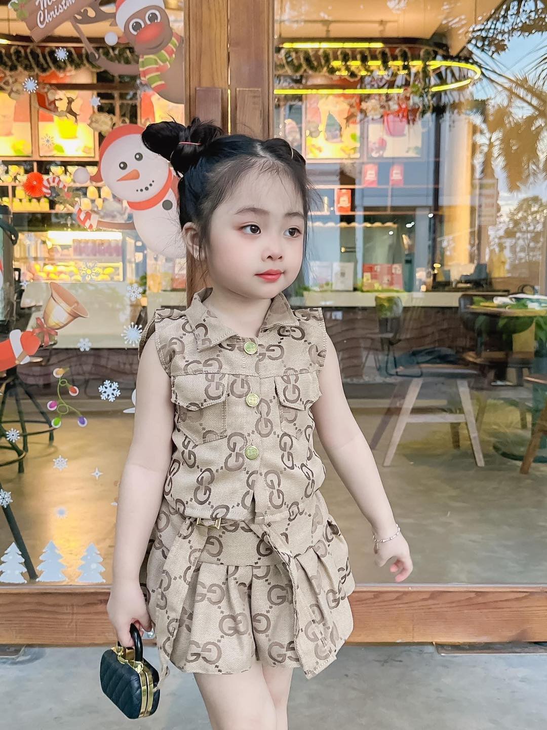 [🆕🇻🇳]  Suri baby kids – Thời trang cho bé thiết kế, hàng QC Cao Cấp 😎❤️️⭐️ Lại hot tiếp rồi mom ơiii
 Bé mặc diện tết bao xưn nha
 Đủ size 8-35kg nha
 Nhận hàng dc kt thoải mái ưng mới thanh toán nha
 , shares-57✔️ , likes-65K❤️️ , date-2023-12-20 13:46:02🇻🇳🇻🇳🇻🇳📰🆕