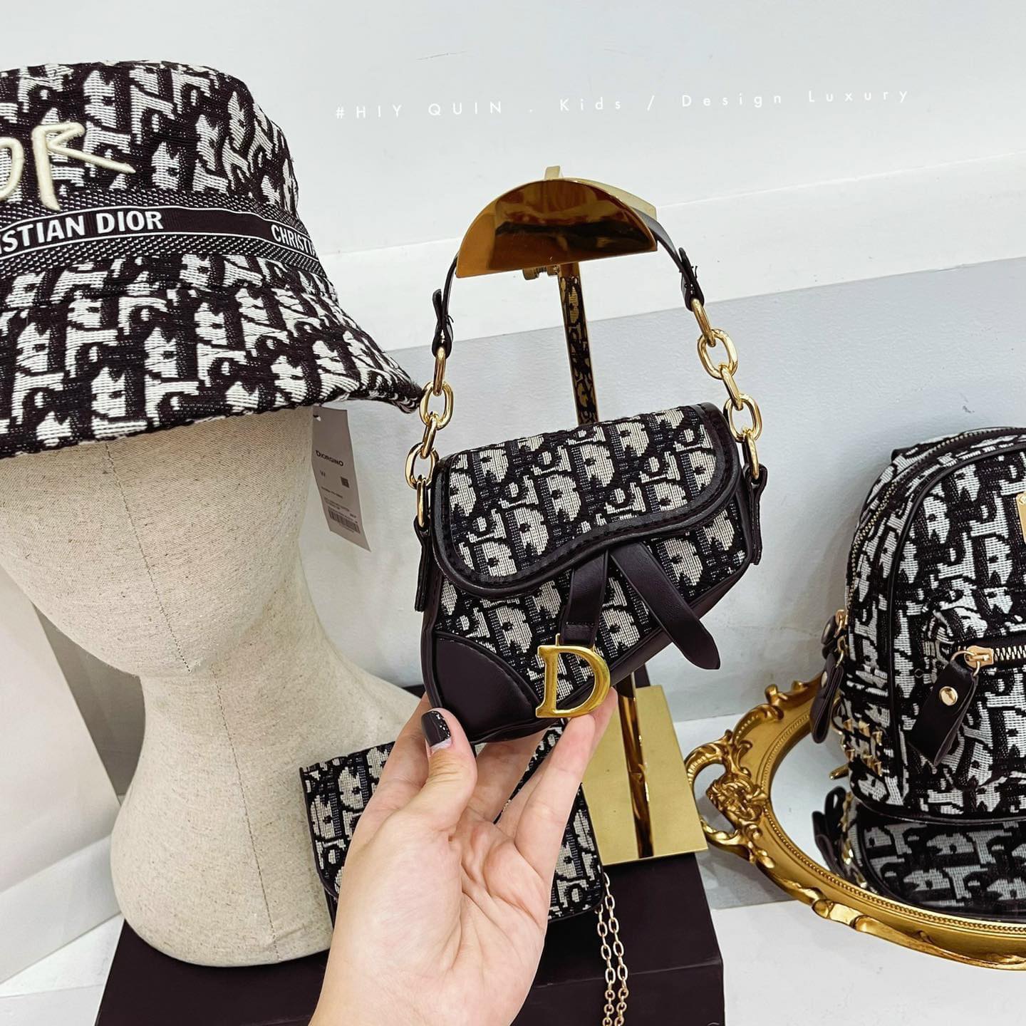 [🆕🇻🇳]  Suri baby kids – Thời trang cho bé thiết kế, hàng QC Cao Cấp 😎❤️️⭐️ Tổng hợp các mẫu lửng cho bé gái diện luôn mom nha
 Sẵn túi xách cho các bé diện luôn ạ
 Đủ size 8-35kg 
 Nhận hàng được kt thoải  mái ưng mới thanh toán n , shares-3✔️ , likes-77❤️️ , date-2024-01-07 15:03:26🇻🇳🇻🇳🇻🇳📰🆕