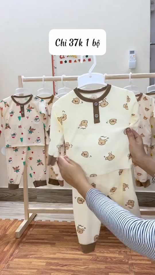 [🆕🇻🇳]  ỐC SHOP – Quần áo trẻ em 🧑‍🧒❤️️👶⭐️  TOP TOP TOP
 Sale 185k/ combo 5 bộ Miễn ship
 Chất tăm tre mềm mịn, co giãn, thấm hút mồ hôi, không bai không nhão
 Kiểm tra hàng thoải mái, ưng ý các mom , shares-55✔️ , likes-24K❤️️ , date-2024-05-18 02:28:55🇻🇳🇻🇳🇻🇳📰🆕