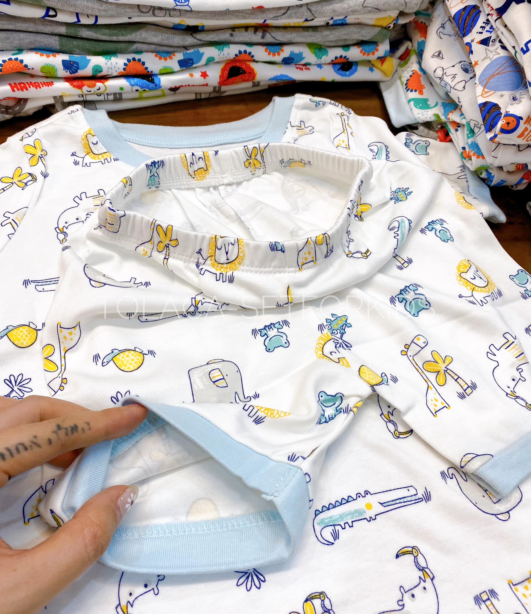 [🆕🇻🇳] Tớ là Cá – Set for Kids – Shop chuyên bán đồ bộ rời cho bé trai 0-7 tuổi 😎❤️️⭐️  Bộ Cộc Tay COTTON 8-20kg shop về tiếp lô mới. Chất siêu đẹp.  Giá #95k/b – 3 bộ trở lên #85k/bộ. Bảng size 8-10kg, 10-12kg, 12-14kg, 14-16kg, 16-18kg, 18- , shares-2✔️ , likes-27❤️️ , date-2024-02-22 11:02:42🇻🇳🇻🇳🇻🇳📰🆕