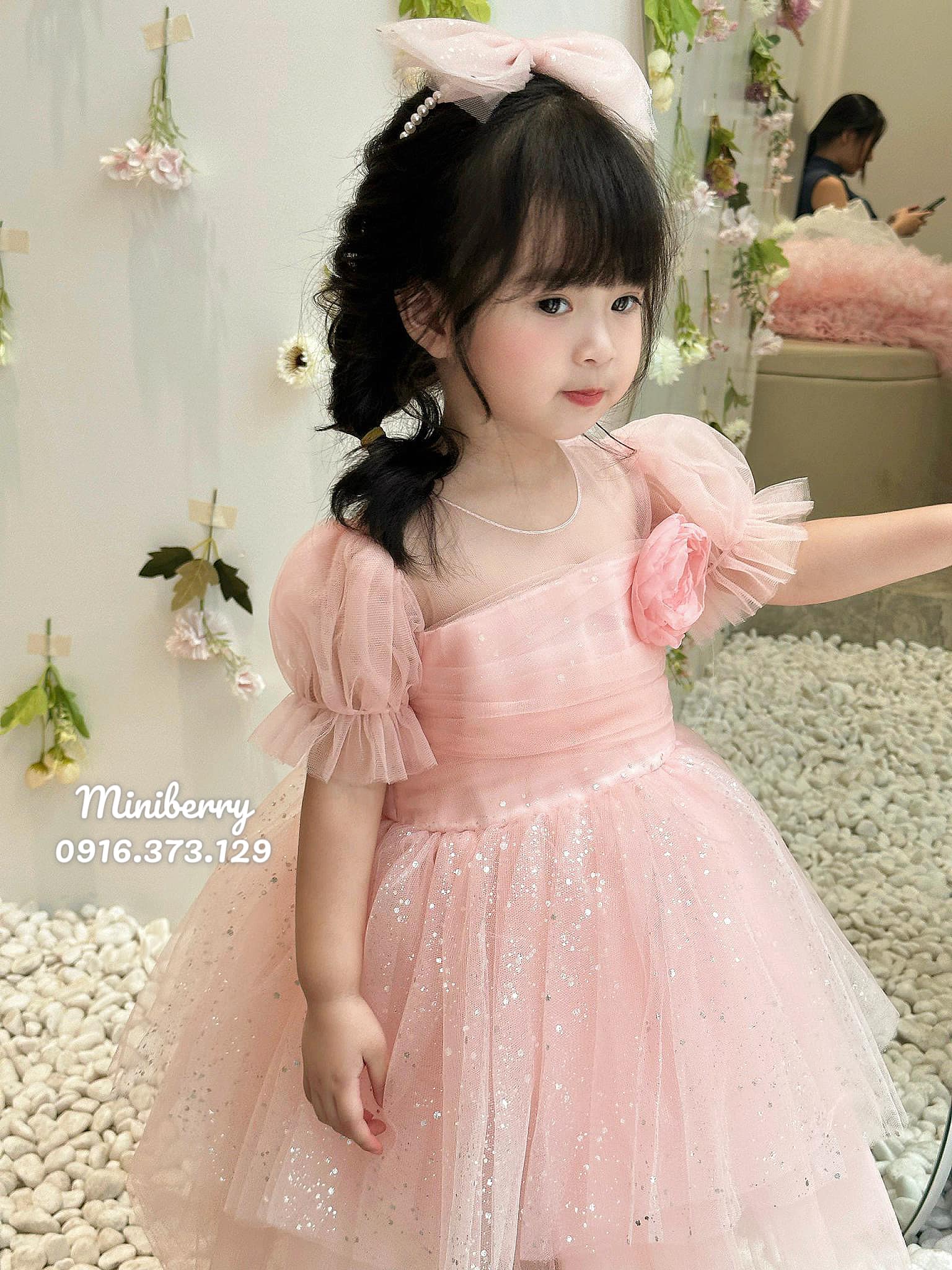 [🆕🇻🇳]  Váy Công Chúa – Miniberry  – Váy công chúa thiết kế chất liệu cao cấp, mềm mại cho bé gái 🧑‍🧒❤️️👶⭐️ Chiếc váy voan mềm mại lấp lánh đính hoa màu hồng kẹo ngọt bé nào cũng mê
Có màu trắng, kem..nữa ạ

—————————
CAM KẾT ẢNH THẬT DO SHOP TỰ CHỤP
• Hotline :  , shares-1✔️ , likes-11❤️️ , date-2024-03-20 14:49:53🇻🇳🇻🇳🇻🇳📰🆕