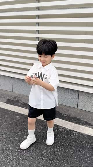 [🆕🇻🇳] FBaby Store – Thời Trang Trẻ Em Thiết Kế Cao Cấp 😎❤️️⭐️ Áo trắng có làm mẹ lo lắng 
 BỘ SƠ MI TRẮNG IN CHỮ 
 – Set đồ đơn giản nhưng không đơn điệu với điểm nhấn chữ đen cá tính, bé diện là auto tỏa nắng luôn ạ  , shares-0✔️ , likes-0❤️️ , date-2024-04-23 15:04:54🇻🇳🇻🇳🇻🇳📰🆕