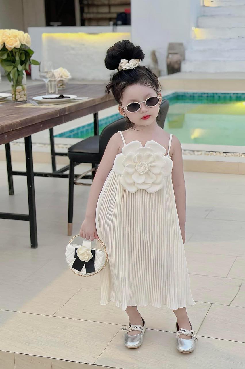 [🆕🇻🇳]  Suri baby kids – Thời trang cho bé thiết kế, hàng QC Cao Cấp 😎❤️️⭐️ Chắc chắn các mẹ sẽ ko thể thoát khỏi sự xinhh đẹpp này . Chíc váy khum thể thiếu cho mùa hè của các connn 
 Váy voan dập ly hoa nổi đẹp lắm ạ hoa có thể t , shares-2✔️ , likes-23❤️️ , date-2024-04-26 07:16:42🇻🇳🇻🇳🇻🇳📰🆕