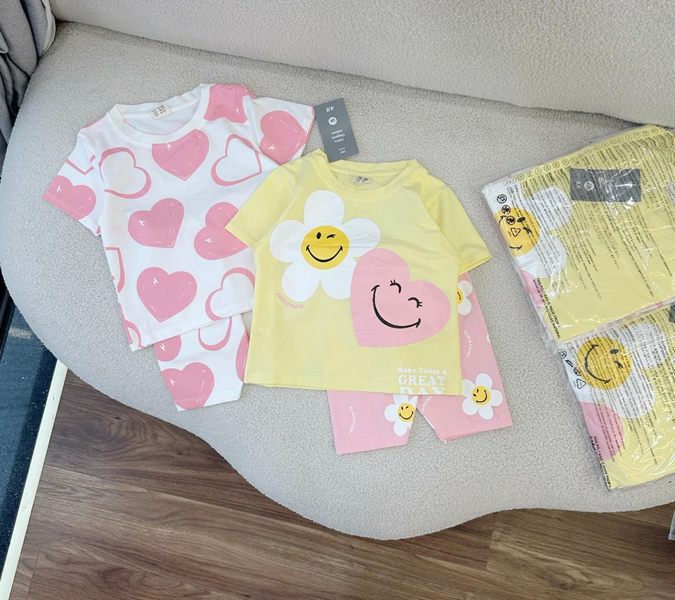 [🆕🇻🇳] Lullaby luôn hiểu rõ nhu cầu 😎❤️️⭐️ SET 2 BỘ TRÁI TIM SIÊU ĐẸP vẫn 1xx/ set 2 bộ ah
Hót lắm mấy mom nha – em trả ảnh thật ạ . Mng xem update ảnh thật để thấy độ đẹp
Xinh xỉu luôn ạ – Web 5xx  , shares-0✔️ , likes-4❤️️ , date-2024-05-16 04:01:03🇻🇳🇻🇳🇻🇳📰🆕
