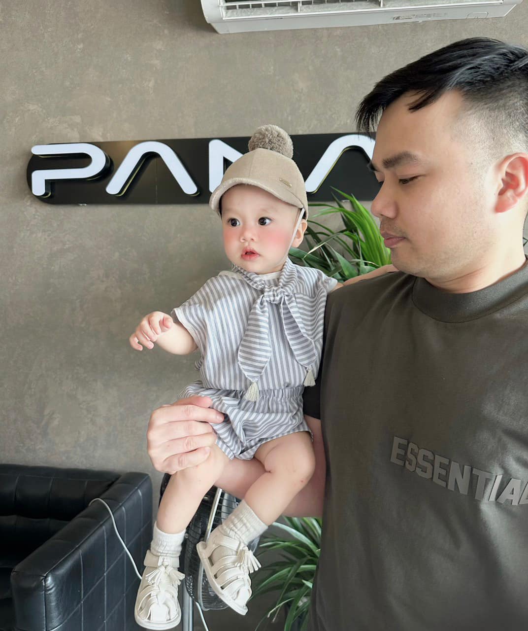 [🆕🇻🇳] Tiệm Order CoCa Kids 😎❤️️⭐️  Tone màu Huyền Thoại Trắng và Xám là đặc trưng của style Hàn Quốc – Vintage ạ 

Chất vải lanh Hàn ko nhăn ạ  . Áo mix khăn rất xinh. ( KHĂN NÀY MN MIX BẤT , shares-0✔️ , likes-1❤️️ , date-2024-05-05 02:29:00🇻🇳🇻🇳🇻🇳📰🆕