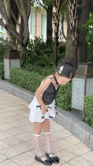 [🆕🇻🇳] Tí Hon là thương hiệu thời trang trẻ em cao cấp 😎❤️️⭐️ 𝐂𝐀́ 𝐓𝐈́𝐍𝐇 𝐇𝐀𝐘 Đ𝐈𝐄̣̂𝐔 Đ𝐀̀
Knock knock, mùa hè đang gõ cửa, mẹ có thể lựa chọn cho bé set đồ phong cách, năng động hay đơn giản là với lựa chọn chiếc váy điệ , shares-0✔️ , likes-7❤️️ , date-2024-06-07 17:00:04🇻🇳🇻🇳🇻🇳📰🆕