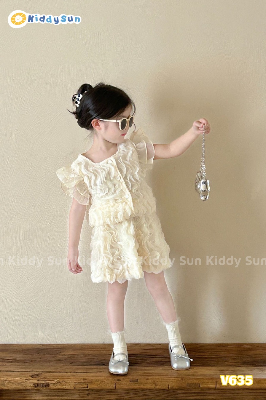 [🆕🇻🇳] Kiddy Sun Việt Nam – KIDDY SUN CHÚNG MÌNH RA ĐỜI VÌ TÌNH YÊU VỚI TRẺ THƠ 💖 🧑‍🧒❤️️👶⭐️ HÔM NAY TRỜI NẮNG DỊU DÀNG
BỘ XINH THU HÚT, MỜI NÀNG SẮM THÔI
Kiểu dáng nhẹ nhàng thanh lịch nàng công chúa nhỏ diện đi học hay đi chơi đều rất xinh
Kiddy  , shares-0✔️ , likes-5❤️️ , date-2024-06-16 00:25:02🇻🇳🇻🇳🇻🇳📰🆕