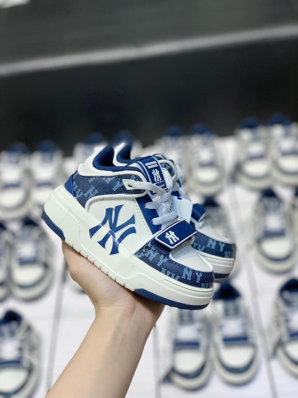 [🆕🇻🇳]  BỐP BỰ – Chuyên quần áo, giày dép, phụ kiện trẻ em cao cấp 🧑‍🧒❤️️👶⭐️ E còn ít ạ
 Giày đi quanh năm, riêng dòng MLB luôn #hothit, chưa bgio hết mốt ạ 
 , shares-1✔️ , likes-2❤️️ , date-2024-06-06 00:42:15🇻🇳🇻🇳🇻🇳📰🆕