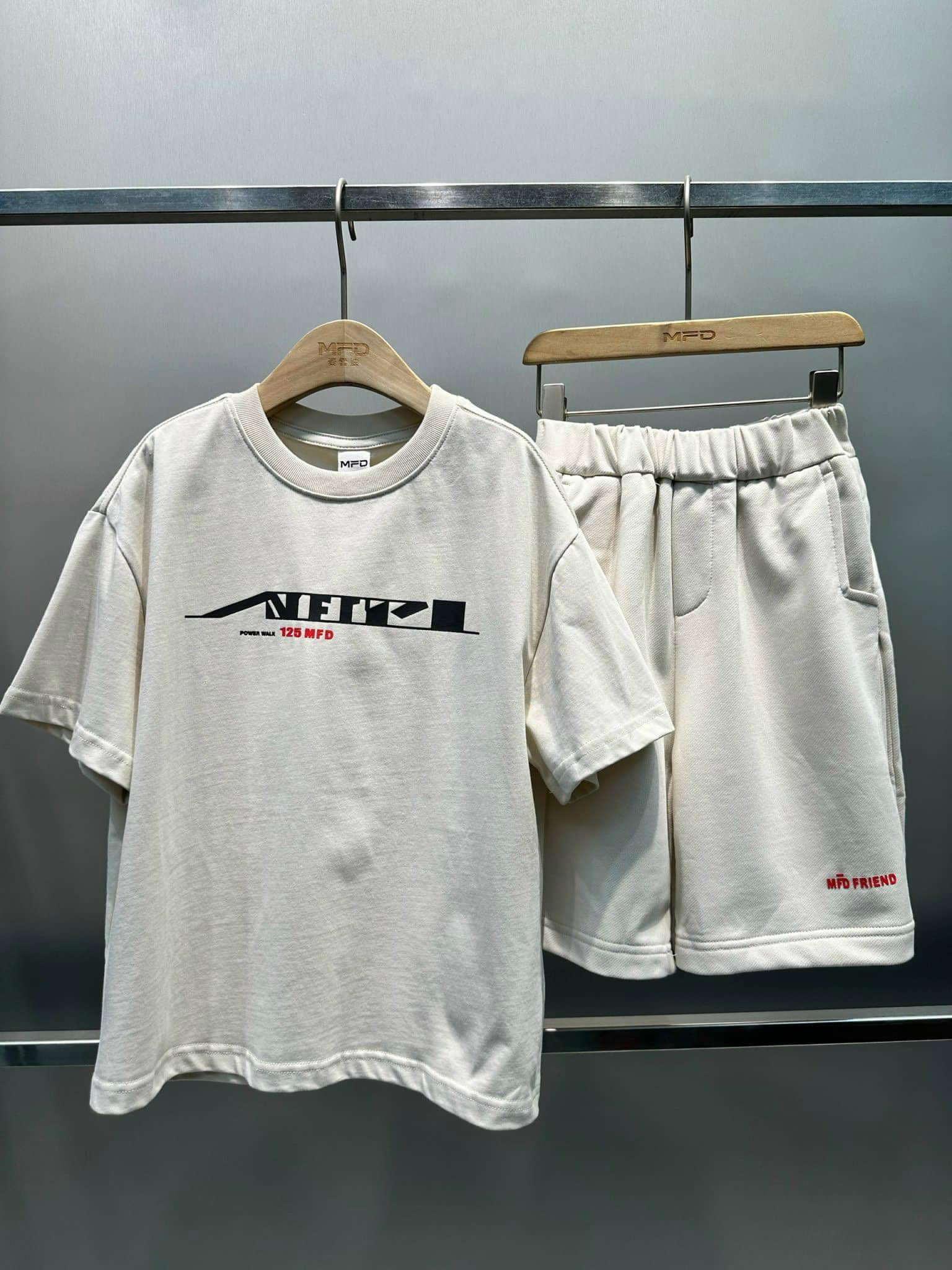 [🆕🇻🇳]  BỐP BỰ – Chuyên quần áo, giày dép, phụ kiện trẻ em cao cấp 🧑‍🧒❤️️👶⭐️ MFD e về nhiều ạ
 Ưng báo e nha mn   Size 110-160 form to
 Cho bé 23/58,60kg
 , shares-0✔️ , likes-0❤️️ , date-2024-06-08 20:24:55🇻🇳🇻🇳🇻🇳📰🆕