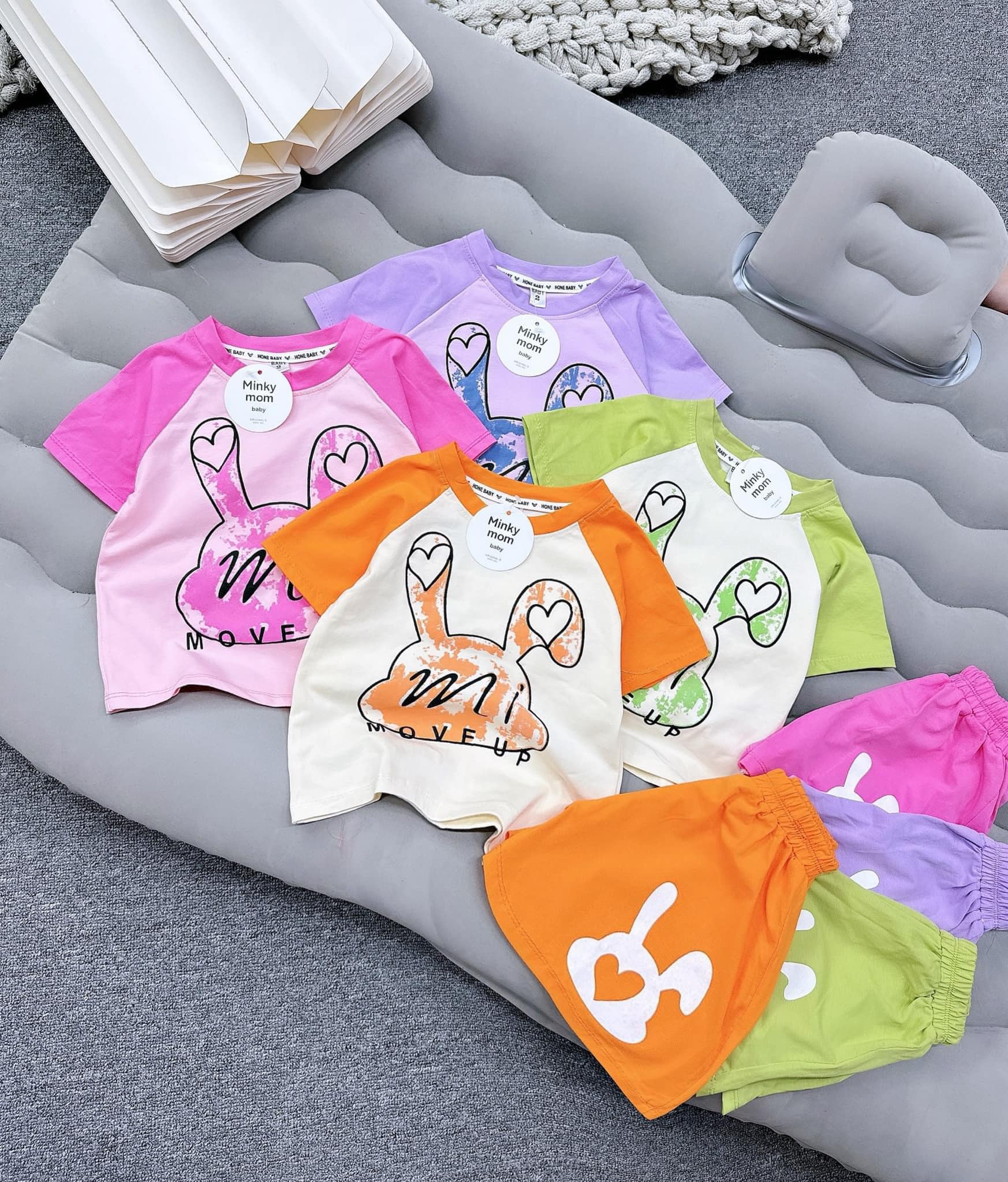 [🆕🇻🇳] Shop Quần Áo Trẻ Em  Lê Hoa Kids Mua sắm bán lẻ 🧑‍🧒❤️️👶⭐️ Sét bé gái và bé trai quá dễ thương 
 Chất cotton loại 1
 Giá #199k  4bộ 
 10kg đến 30kg ạ
 Hè đến rồi các chọn cho con mình những bộ đồ mát xinh xinh chất , shares-2✔️ , likes-23❤️️ , date-2024-06-06 05:51:08🇻🇳🇻🇳🇻🇳📰🆕