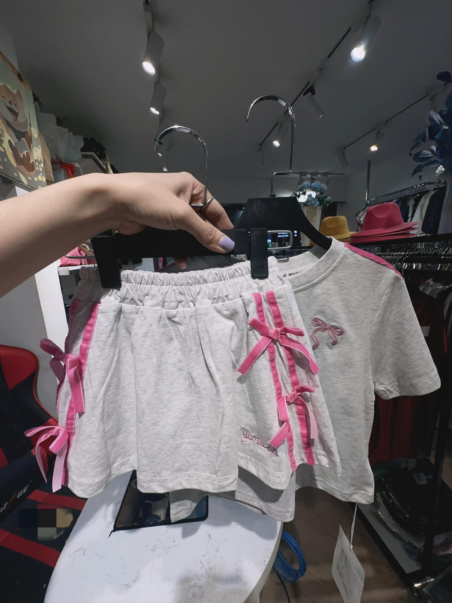 [🆕🇻🇳] KIOBI – THƯƠNG HIỆU QUẦN ÁO THIẾT KẾ VỚI PHONG CÁCH NỮ TÍNH 👕 Top1Fashion 👗  FEEDBACK XINH XẮN  • Inbox: m.me/KIOBI.VN
 • Shopee:  𝐊 𝐈 𝐎 𝐁 𝐈   𝐂 𝐋 𝐎 𝐓 𝐇 𝐈 𝐍 𝐆
 ——————————————
 • Pop up Store: 29/1 Nguyen Binh Khiem, Dist.1, HCMC, Vi , shares-0✔️ , likes-0❤️️ , date-2024-06-08 14:27:30🇻🇳🇻🇳🇻🇳📰🆕