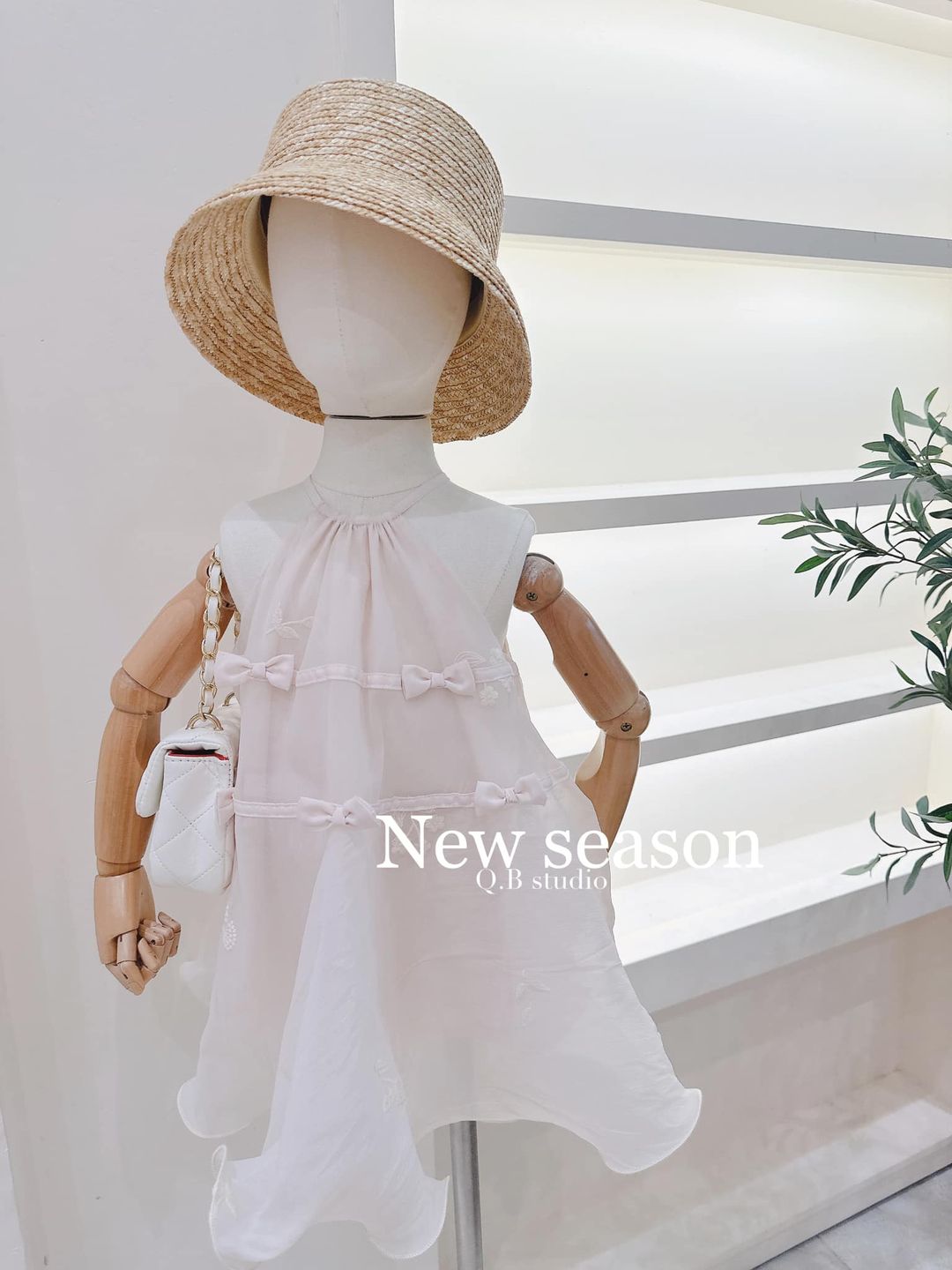 [🆕🇻🇳]  Queen Baby House – Chuyên đồ baby – 𝗤.𝗕 𝗦𝘁𝘂𝗱𝗶𝗼 – 𝗠𝗮𝗱𝗲 𝗜𝗻 𝗩𝗶𝗲𝘁 𝗡𝗮𝗺 – 𝗗𝗲𝘀𝗶𝗴𝗻 𝗕𝘆 𝗤𝘂𝗲𝗲𝗻 🧑‍🧒❤️️👶⭐️ Đ𝑎̃ 𝑐𝑜́ 𝑠𝑎̆̃𝑛 𝑡𝑎̣𝑖 𝑐𝑢̛̉𝑎 ℎ𝑎̀𝑛𝑔 𝑟𝑜̂̀𝑖 𝑛ℎ𝑒́ 𝑚𝑎𝑚𝑖 𝑜̛𝑖 
size chart : 90 – 150 ( 9kg – 38kg) 
 Tất cả sản phẩm được Queen lên ý tưởng thiết kế & sản xuất mở bán , shares-3✔️ , likes-18❤️️ , date-2024-06-14 23:00:38🇻🇳🇻🇳🇻🇳📰🆕