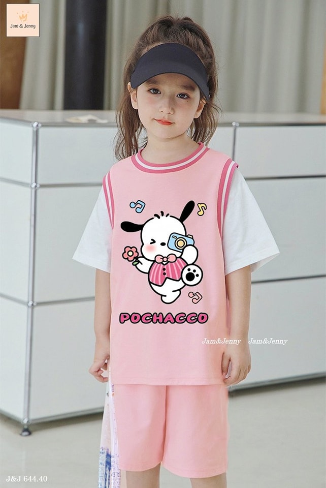 [🆕🇻🇳] Kiddie Kiddo – Thời trang trẻ em cao cấp 🧑‍🧒❤️️👶⭐️ Pochacco! 
 Lên set cưc xinh, dễ mặc, thoải mái và mát rượi ạ. Set này chắc chắn cả mẹ và bé đều ưng nha.
 Sz: 2-12y
 Giá: 189k
 , shares-1✔️ , likes-10❤️️ , date-2024-07-04 16:29:11🇻🇳🇻🇳🇻🇳📰🆕