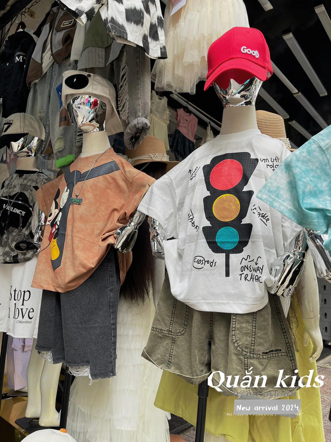 [🆕🇻🇳] QUẮN – Chuyên thời trang trẻ m cập nhật xu hướng thường xuyên 🧑‍🧒❤️️👶⭐️ Hé lu các mom iu 
 Hàng mới về ngập shop , chỉ đợi các mom thui đó , ghé shop mua liền cho bé iu ngao du hè thui 
 ◥ 𝐍𝐄𝐖 𝐀𝐑𝐑𝐈𝐕𝐀𝐋 ◤
 _______________________ , shares-18✔️ , likes-513❤️️ , date-2024-06-21 18:06:26🇻🇳🇻🇳🇻🇳📰🆕