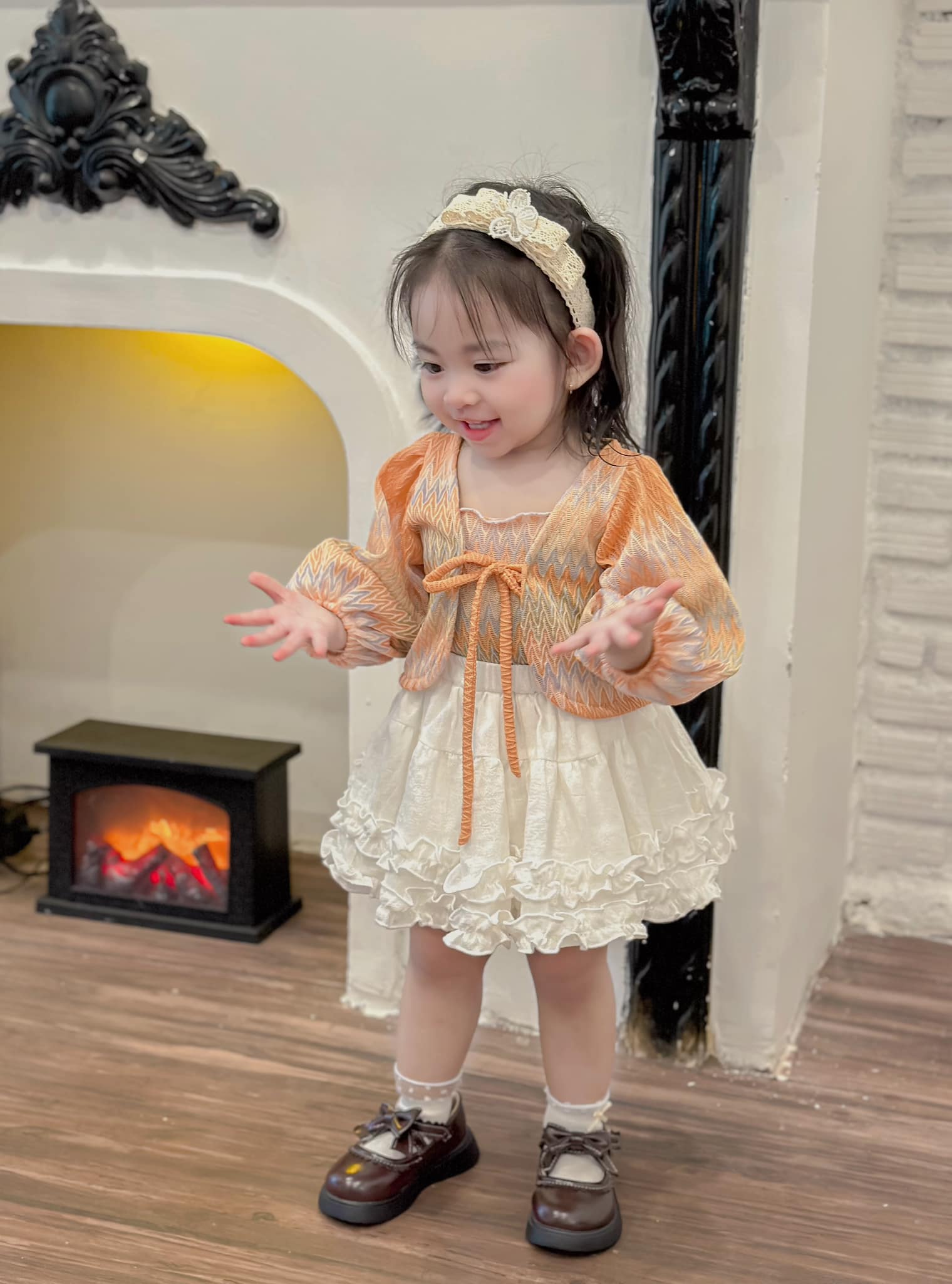 [🆕🇻🇳]  BB design – Chuyên đồ thiết kế dành cho mẹ và công chúa nhỏ 🧑‍🧒❤️️👶⭐️ Set đồ xinh kèm khoác cho bé. Chân váy bồng bềnh, mẹ phối với áo gì cũng xinh. Chất thun lưới nên mẹ không lo nóng quá đâu ạ.

Set khoác cam: 199k

Chất li , shares-2✔️ , likes-27❤️️ , date-2024-06-26 00:05:03🇻🇳🇻🇳🇻🇳📰🆕