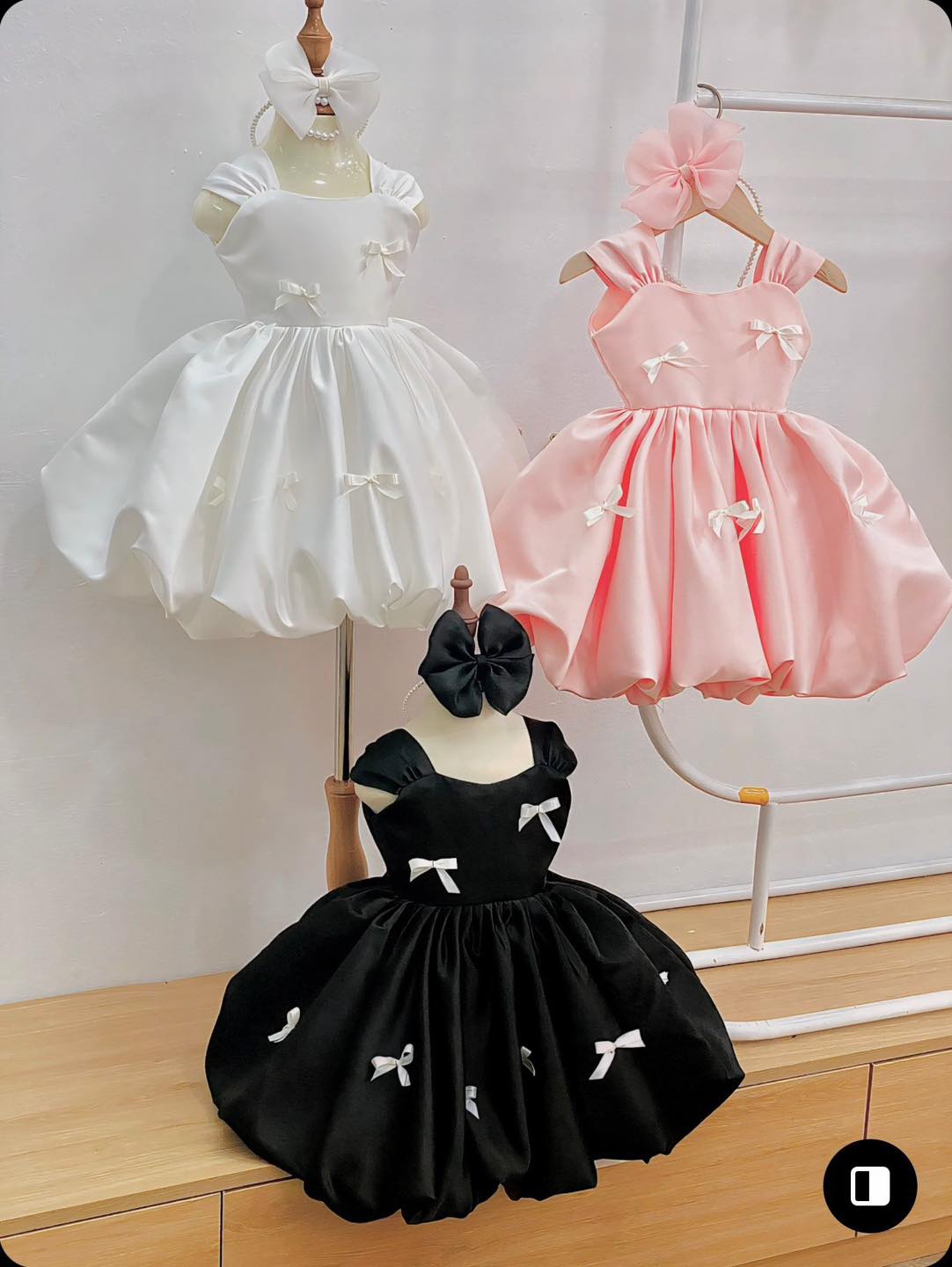 [🆕🇻🇳] Shop Mẹ Nấm – Chuyên hàng Trẻ em Thiết kế và nhập khẩu 🧑‍🧒❤️️👶⭐️ 𝐍𝐠𝐡𝐢𝐞̂𝐧𝐠 đ𝐚̂̀𝐮 𝐠𝐮̛𝐨̛𝐧𝐠 𝐦𝐚̣̆𝐭 đ𝐚̆𝐦 𝐜𝐡𝐢𝐞̂𝐮
𝐍𝐡𝐢̀𝐧 𝐛𝐞́ 𝐜𝐨́ 𝐚𝐢 𝐥𝐢𝐞̂𝐮 𝐱𝐢𝐞̂𝐮 𝐤𝐡𝐮𝐦 𝐧𝐚̀𝐨𝐨 
 Váy xinh đủ size 6,5-30kg
–𝑭𝒐𝒎 𝒍𝒆̂𝒏 đ𝒊̉𝒏𝒉 𝒄𝒖̉𝒂 𝒄𝒉𝒐́𝒕!!! Mà chỉ #199k MI , shares-1✔️ , likes-3❤️️ , date-2024-06-25 00:52:45🇻🇳🇻🇳🇻🇳📰🆕