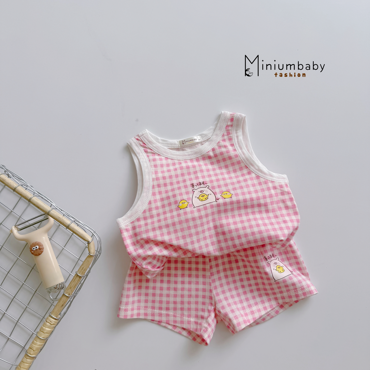 [🆕🇻🇳]  MiniumBaby – thương hiệu thời trang thiết kế chất lượng cao dành cho trẻ em 🧑‍🧒❤️️👶⭐️ BỘ BA LỖ GAM HỒNG ĐANG YÊU
Nắng ấm ngày hè vẫn đang ngập tràn mọi nơi, bầu trời trong xanh khiến Mama chỉ muốn đưa bé cưng ra ngoài dạo chơi ngay lập tức.  , shares-0✔️ , likes-12❤️️ , date-2024-06-26 16:15:02🇻🇳🇻🇳🇻🇳📰🆕