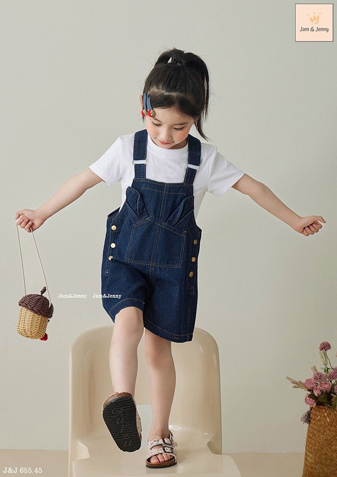[🆕🇻🇳] Kiddie Kiddo – Thời trang trẻ em cao cấp 🧑‍🧒❤️️👶⭐️ Chắc chắn đây là set đồ các bé mọi thời đại đều yêu thích!
 Xinh xắn – cá tính – khoẻ khoắn. 
 Áo cotton 4c quá xịn sò, mặc best luôn
 Yếm jeans co giãn mề , shares-0✔️ , likes-12❤️️ , date-2024-07-01 21:09:51🇻🇳🇻🇳🇻🇳📰🆕