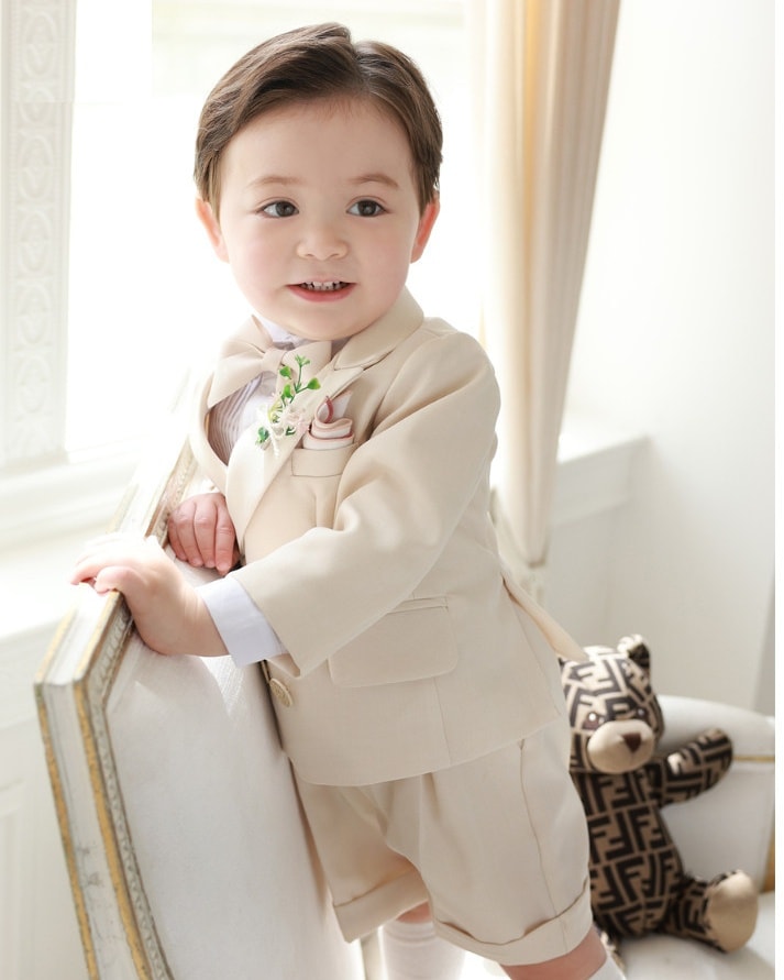 [🆕🇻🇳]  MMKID aims to bring kids the most high fashionable and high quality party design 🧑‍🧒❤️️👶⭐️ Baby Boys 1 – 12 Years Clothing Suit, Birthday Dress, Photograph Sets Children Formal, Wedding Party Tuxedo Wear.
✓ Vest and pant in Beige color 
✓ Shirt i , shares-0✔️ , likes-1❤️️ , date-2024-07-06 08:17:30🇻🇳🇻🇳🇻🇳📰🆕