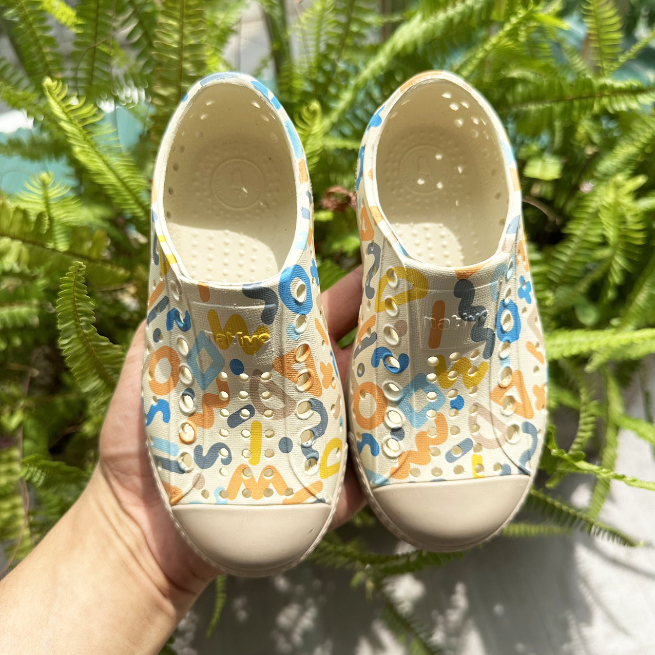 [🆕🇻🇳] À ơi baby – Đồ em bé, Đồ trẻ em 🧑‍🧒❤️️👶⭐️ HÀNG XUẤT DƯ XỊN – GIÀY NHỰA NATIVE
CHẤT LƯỢNG 1-1 VỚI HÀNG BÀY Ở STORE
• Nhựa EVA Mía đường – “nhựa sinh học” được làm từ nguồn nguyên liệu tái tạo sẽ giú , shares-0✔️ , likes-0❤️️ , date-2024-07-14 14:26:22🇻🇳🇻🇳🇻🇳📰🆕