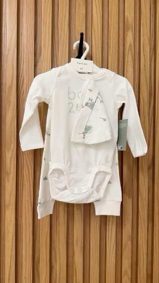 [🆕🇻🇳]  Kem Sữa Fashion – Baby & Kid Authentic – Chuyên thời trang trẻ em hàng hiệu xách tay 🧑‍🧒❤️️👶⭐️  Mẫu sơ sinh ‘BORN IN 2024’ năm nay của nhà HM chỉ 2⃣6⃣9⃣k+kg. Size 0-1m 1-2m 2-4m 4-6m 6-9m. Order #HM 2 tuần hàng vìa cotton organic , shares-0✔️ , likes-0❤️️ , date-2024-07-04 17:29:20🇻🇳🇻🇳🇻🇳📰🆕