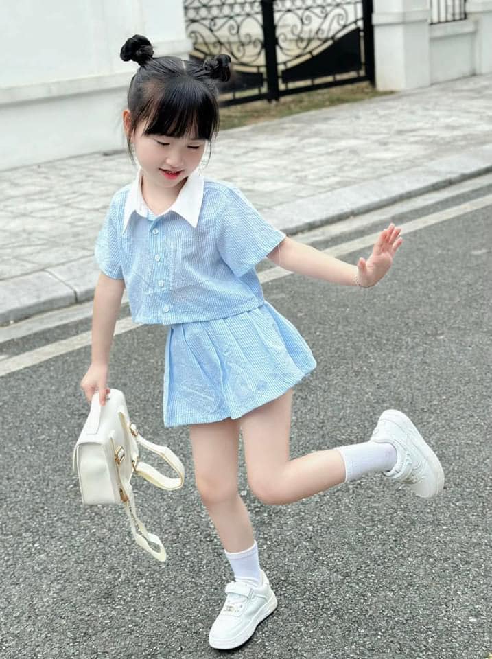 [🆕🇻🇳] Emikids – thời trang trẻ em xuất xịn – Sỉ lẻ thời trang trẻ em 🧑‍🧒❤️️👶⭐️ 150k E NHẬN ĐƠN Ạ
 Gom vai ngay em trả 
 Đơn giản mà vẫn cực xinh, set sơ mi mix chân váy màu xanh cực mát mắt chỉ 1xx# thui các mẹ ơiii  Bảng sz:
 100 9-1 , shares-0✔️ , likes-0❤️️ , date-2024-07-04 11:08:11🇻🇳🇻🇳🇻🇳📰🆕