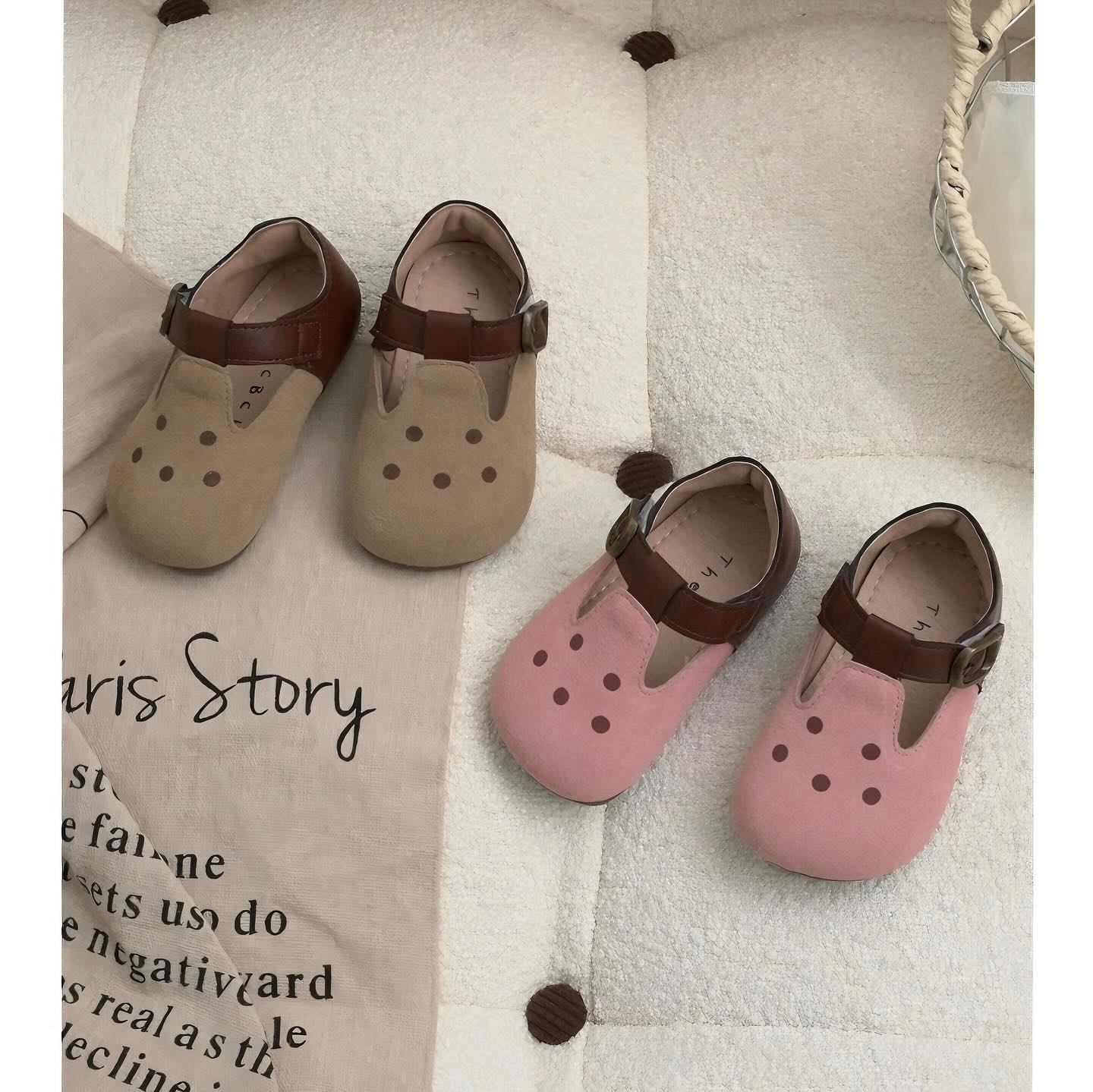 [🆕🇻🇳]  Penguin Bebe – Chuyên order cho bé 🧑‍🧒❤️️👶⭐️ Một em giày da lộn với điểm nhấn chấm bi lạ mắt nhưng không hề kén chân. Hai tone màu dành cho cả bé trai lẫn bé gái mom nào thích style này order đi ạ

Si , shares-0✔️ , likes-0❤️️ , date-2024-07-07 16:46:49🇻🇳🇻🇳🇻🇳📰🆕