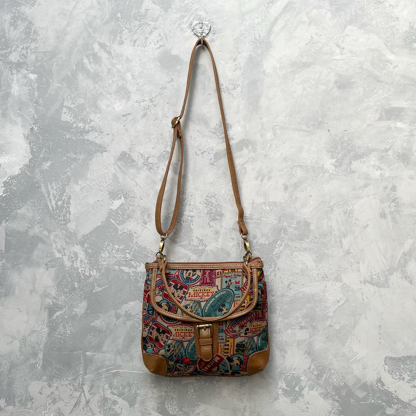 [🆕🇻🇳] Tiệm của Xoăn – Mua sắm & bán lẻ 🧑‍🧒❤️️👶⭐️ 420.000
Túi chéo( đeo vai)
– Size ngang 22cm, cao 25cm
– Cond 8/9 độ mới ổn, tem đầy đủ

 Bạn vui lòng đọc kĩ và xem hình trước khi chốt
 Mình không nhận Đ , shares-0✔️ , likes-0❤️️ , date-2024-07-10 17:17:20🇻🇳🇻🇳🇻🇳📰🆕