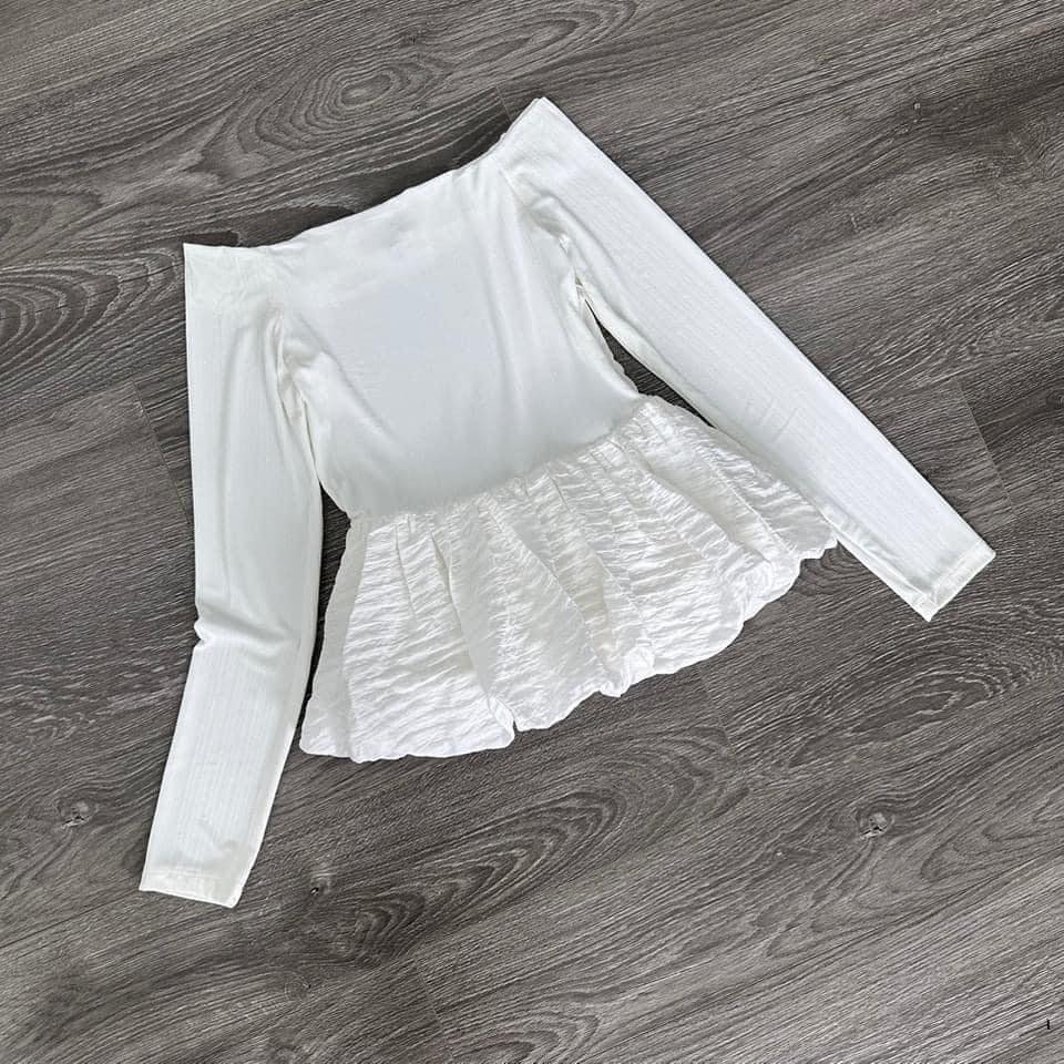 [🆕🇻🇳]  Măng Kids chuyên các mặt hàng xuất dư, xuất xịn 😎❤️️⭐️ TOPS H 0 B B S//
 Áo dáng bệt vai gợi cảm, bèo lai độc đáo lên form vừa xinh vừa sang. Chất thun gân phối kate thoáng mát. Mix mach vô tư.
SIZE : 6 8 10

 , shares-0✔️ , likes-1❤️️ , date-2024-07-08 13:43:58🇻🇳🇻🇳🇻🇳📰🆕