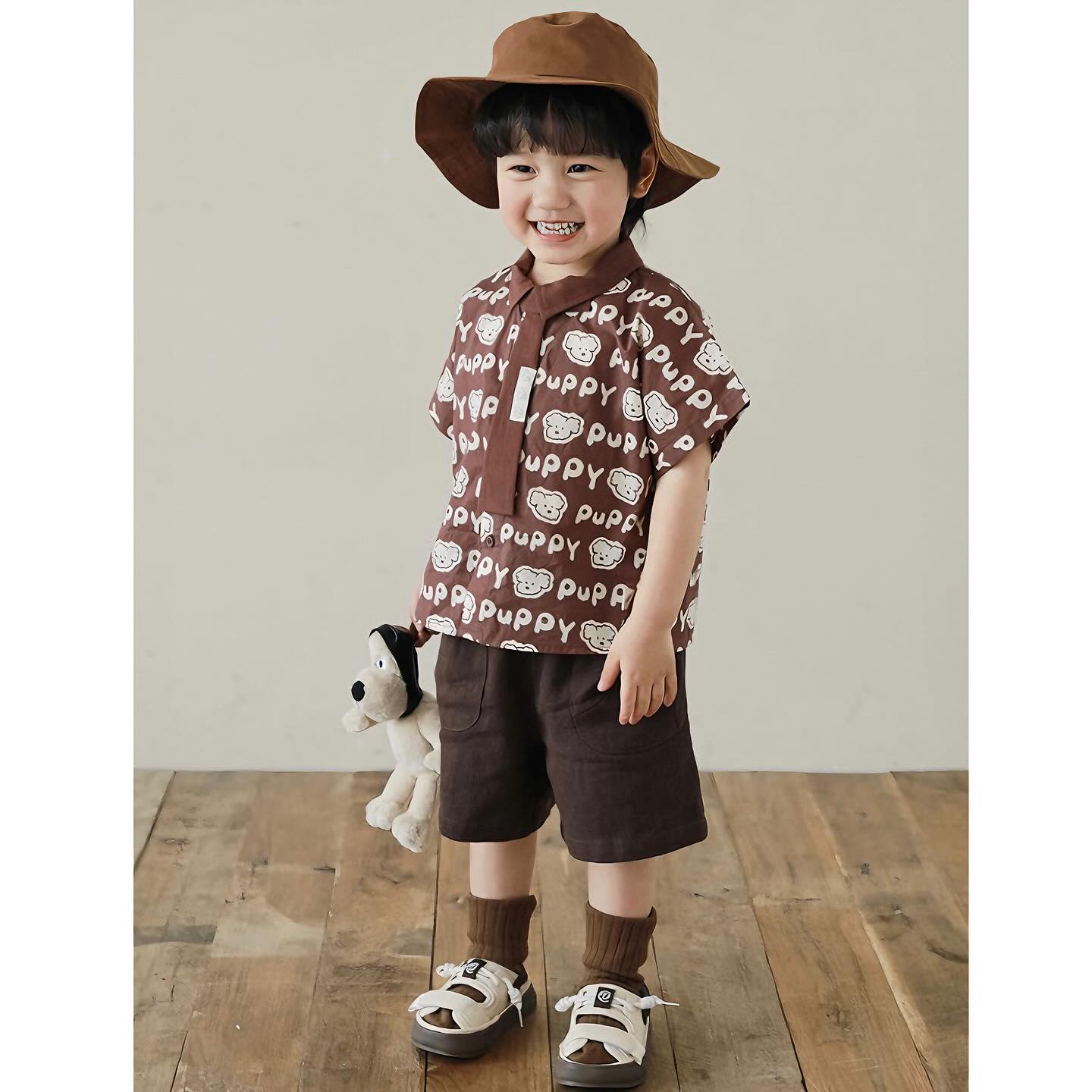 [🆕🇻🇳]  Penguin Bebe – Chuyên order cho bé 🧑‍🧒❤️️👶⭐️ Sơmi Puppy kèm cà vạt màu nâu đang sale sập giá các mom ơi!!! #215k/chiếc size 80-90-100-110-120cm ạ nhanh tay ib Penguin chốt đơn nha
 ___________________ , shares-0✔️ , likes-0❤️️ , date-2024-07-09 02:05:38🇻🇳🇻🇳🇻🇳📰🆕