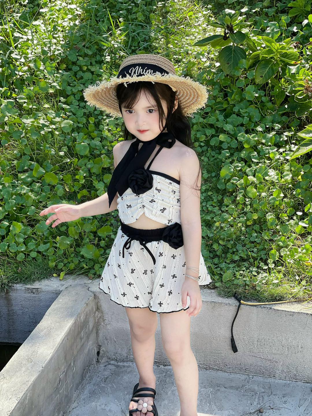 [🆕🇻🇳] Váy Tutu – Chuyên thời trang trẻ em 🧑‍🧒❤️️👶⭐️ Lên típ 1 sét bơi cho bé đi du lịch hè này ạ
Có #149k / 1 sét mà chất sịn dã man á
Hàng chuẩn from,dáng đẹp
Bảng size  
Sz 1: 9-11
Sz 2:12_13
Sz 3:14-16kg
 , shares-0✔️ , likes-3❤️️ , date-2024-07-09 15:01:02🇻🇳🇻🇳🇻🇳📰🆕