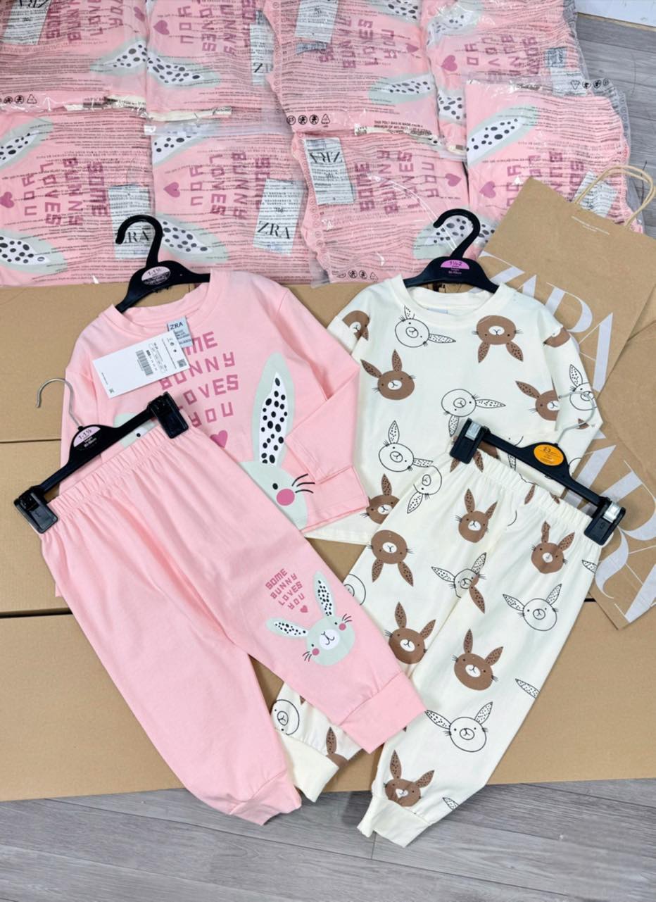 [🆕🇻🇳]  Kids House VN – Chuyên đồ Mẹ và Bé VNXK, TQXK, Cambodia 🧑‍🧒❤️️👶⭐️ Lên mụt sét thu siêu đáng iuu
SET 2 BỘ BUNNY CHÀO THU ĐẢM BẢO HOT RẦM RẦM
#hot #hit  .
#159kkk / 1 set 2 bộ 
Tông hồng be xinh xinh bé nào cũng thích. Chất , shares-0✔️ , likes-1❤️️ , date-2024-07-20 00:50:49🇻🇳🇻🇳🇻🇳📰🆕