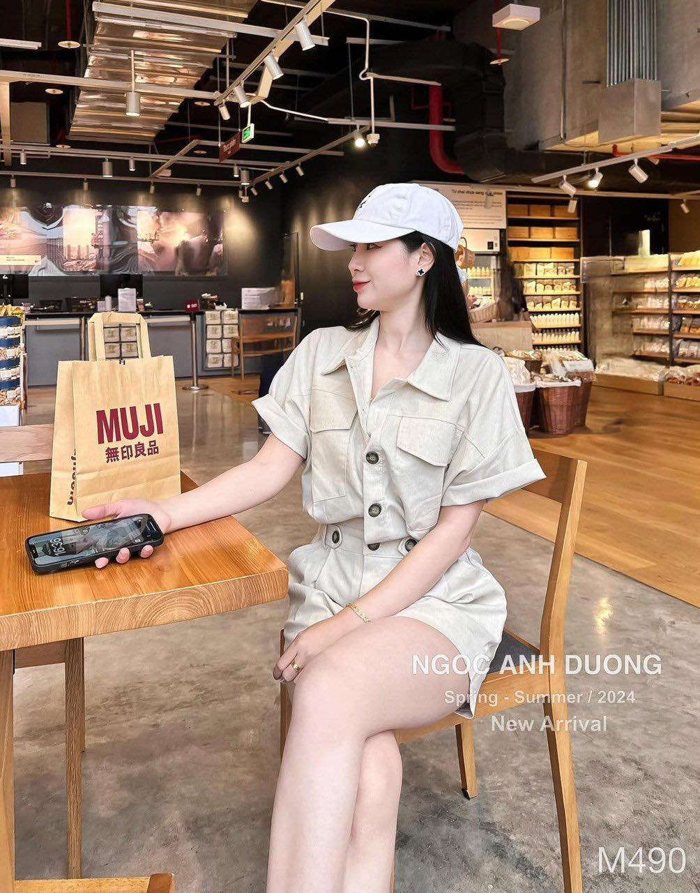 [🆕🇻🇳]  Kids House VN – Chuyên đồ Mẹ và Bé VNXK, TQXK, Cambodia 🧑‍🧒❤️️👶⭐️ Hàng lô đầu lên chất đẹp dã man!
 Bung hoàn mẫu hot Hit luôn ạ ! 
          JUM KAKI GẤU LV 
 Phom dễ mặc , trẻ trung gọn xinh nhìn sang chảnh cực kì
 Chất , shares-0✔️ , likes-0❤️️ , date-2024-07-20 03:09:04🇻🇳🇻🇳🇻🇳📰🆕