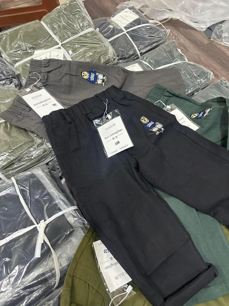 [🆕🇻🇳] Thời Trang Trẻ Em 0 – 6 tuổi Mialy Kids 🧑‍🧒❤️️👶⭐️ Quần #kaki này chưa bao giờ hết #hót cả nhà nhé  Form từ 8-23Kg, có 04 màu basic. Giá 60K/1 quần
 Combo 02 quần giá 49K/1 quần cả nhà nhé. Nhanh tay hốt lu , shares-17✔️ , likes-17❤️️ , date-2024-07-21 15:41:25🇻🇳🇻🇳🇻🇳📰🆕