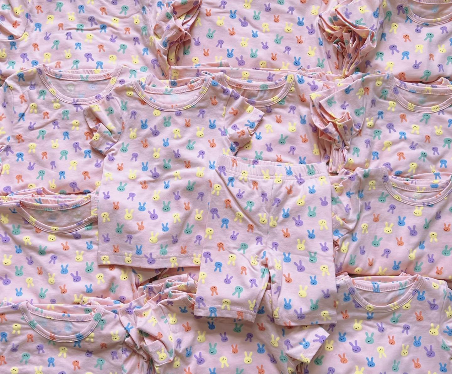 [🆕🇻🇳]  BU BABY WEAR – Đồ em bé – Đồ trẻ em 🧑‍🧒❤️️👶⭐️ Nếu ai muốn nó quay trở lại thì e nhập thôi. 
 5 mầu : xanh/ Hồng/ than/ vàng/ trắng ???
 Nên nhập không ạ????
 Chỉ 165k bộ
 , shares-0✔️ , likes-36❤️️ , date-2024-07-20 04:22:59🇻🇳🇻🇳🇻🇳📰🆕