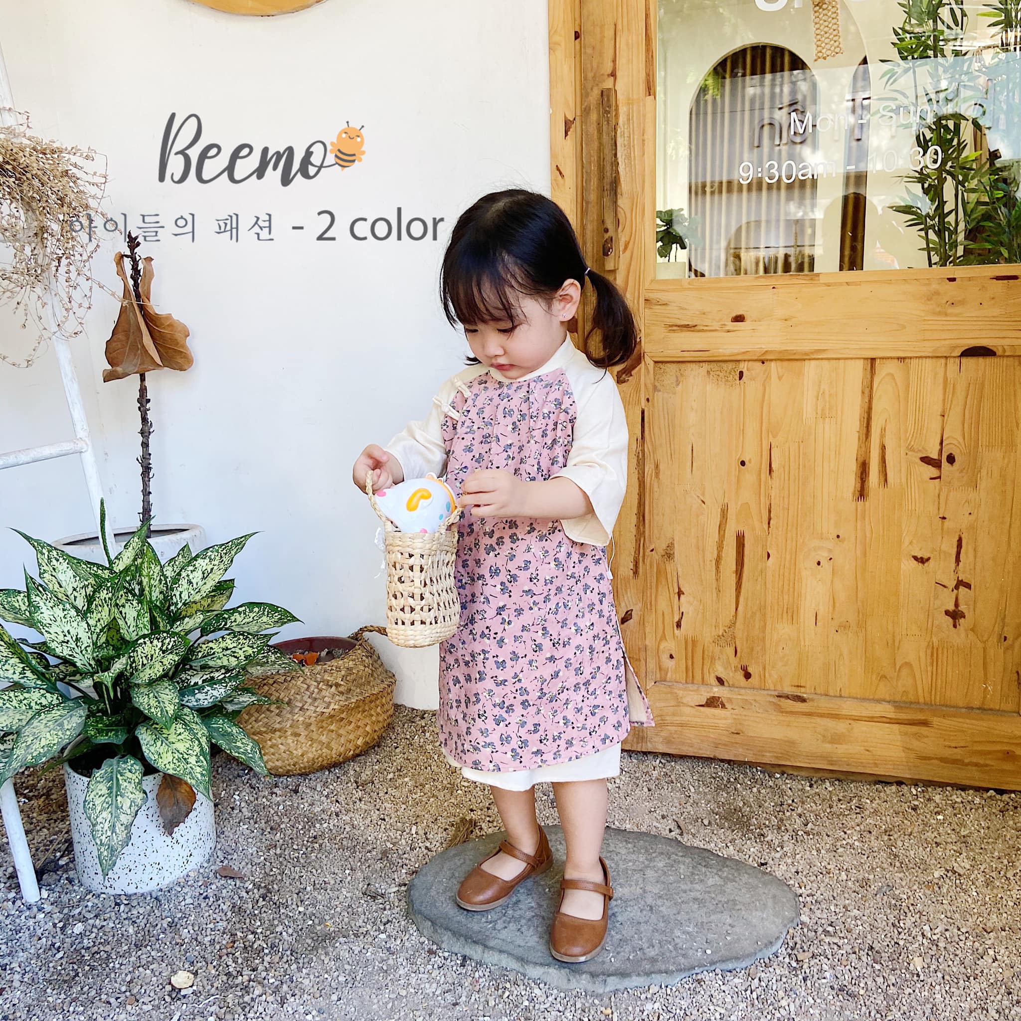 [🆕🇻🇳] Quýt’s House – Váy thiết kế cho bé 😎❤️️⭐️ Sơ mi trắng E.P.K mặc Tết chuẩn soái ca  có cả khuy dự phòng luôn ạ
 Size 6m, 18m, 23m: 120k -> 90k
 Size 4y: 130k -> 105k ạ Size dưới 3y sale #25% ; , shares-0✔️ , likes-9❤️️ , date-2021-01-18 16:26:40🇻🇳🇻🇳🇻🇳📰🆕