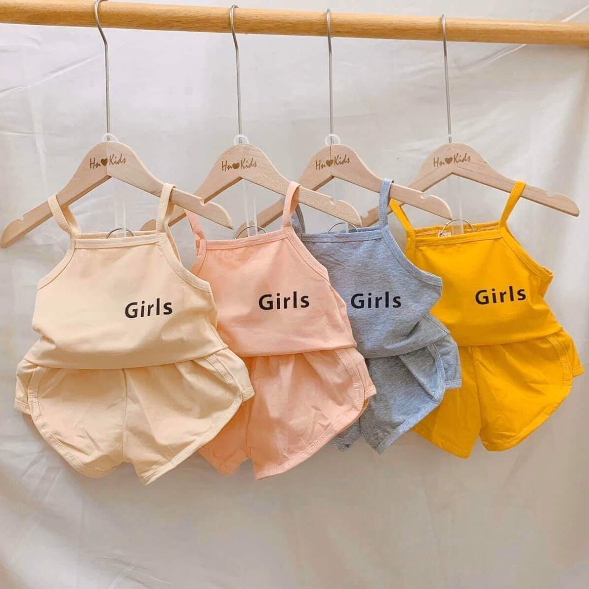[🆕🇻🇳] Bon Bon Kids – Thời Trang Nhí 🧑‍🧒❤️️👶⭐️ Bộ Girl cực Hót hit năm 2021
 Chất mềm mịn , thoáng mát lại nhẹ tênh.
Ba mẹ sắm cho con yêu mặc trong mùa hè này nhé
Ch.ấm để em báo giá ạ
 , shares-0✔️ , likes-3❤️️ , date-2021-05-30 13:20:25🇻🇳🇻🇳🇻🇳📰🆕