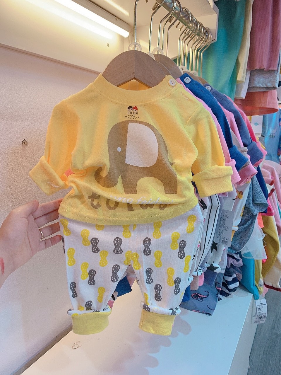 [🆕🇻🇳]  3M Kids – Thời trang cho bé yêu 🧑‍🧒❤️️👶⭐️ FREESHIP TỪ 5 BỘ
  Bảng màu mẫu cotton nỉ Quảng Châu cạp thường, em ấy vẫn không ngừng hot, các mẹ làm vài bộ cho bé đi thôi, hoạ tiết siêu cưng luôn ạ
 Si , shares-0✔️ , likes-21❤️️ , date-2021-09-28 20:37:21🇻🇳🇻🇳🇻🇳📰🆕