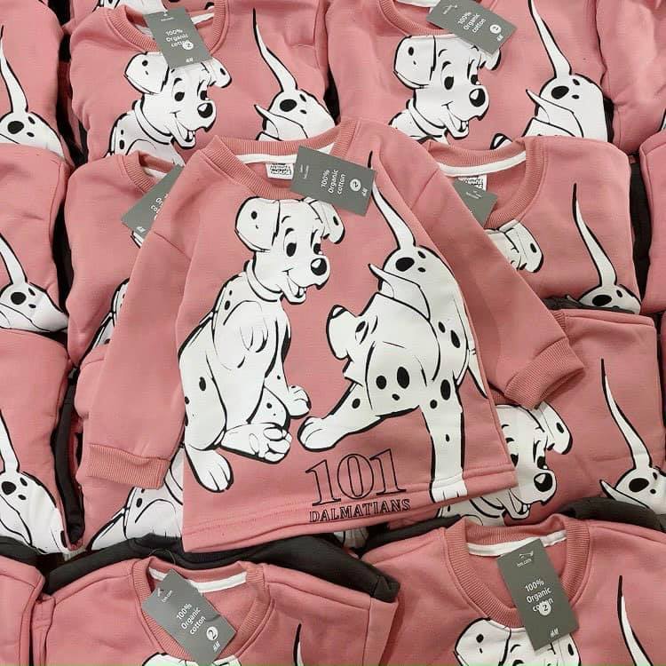 [🆕🇻🇳] ColorKids – Chuyên VNXK sỉ lẻ đồ cho bé 😎❤️️⭐️ HÀNG MỚi VỀ ! 
 Sét nỉ HM lúc nào mặc lên nhìn các bé cũng xinhhh lunn 
 E về sét váy nỉ cho bé gái của HM ạ xám – hồng 
 2 màu xinhh luôn 
 Chất nỉ bông t , shares-0✔️ , likes-0❤️️ , date-2021-11-02 13:55:13🇻🇳🇻🇳🇻🇳📰🆕