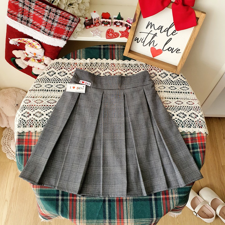 [🆕🇻🇳] Đồng phục học sinh cao cấp – Kidsky 😎❤️️⭐️ 𝐆𝐢𝐫𝐥’𝐬 𝐒𝐤𝐢𝐫𝐭
________________
#Chân_váy_xếp_li 
Dù cho xu hướng thời trang thay đổi nhanh chóng từng ngày thì chân váy xếp li vẫn luôn được ưa chuộng 
Chiế , shares-0✔️ , likes-2❤️️ , date-2023-10-18 16:51:43🇻🇳🇻🇳🇻🇳📰🆕