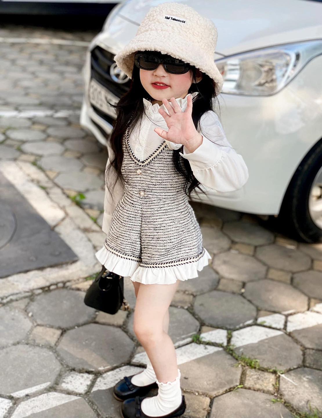 [🆕🇻🇳]  Suri baby kids – Thời trang cho bé thiết kế, hàng QC Cao Cấp 😎❤️️⭐️ “JUM về xinh quá mom ơiii, shop bao chất luôn mẹ nha 
 Bé nào mặc cũng xinh lắm
 Đủ size 8-35kg nha
 Nhận hàng kiểm tra thoải mái giúp e nha
 , shares-44✔️ , likes-2K❤️️ , date-2023-11-29 16:28:03🇻🇳🇻🇳🇻🇳📰🆕